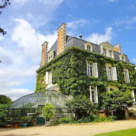 B&brissac, Maison De Maitre Sur Domaine Boise ベッド・アンド・ブレックファスト